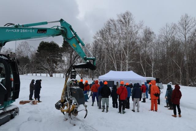 写真1 ICTを活用した伐採・造林の一貫作業システムの実演会
