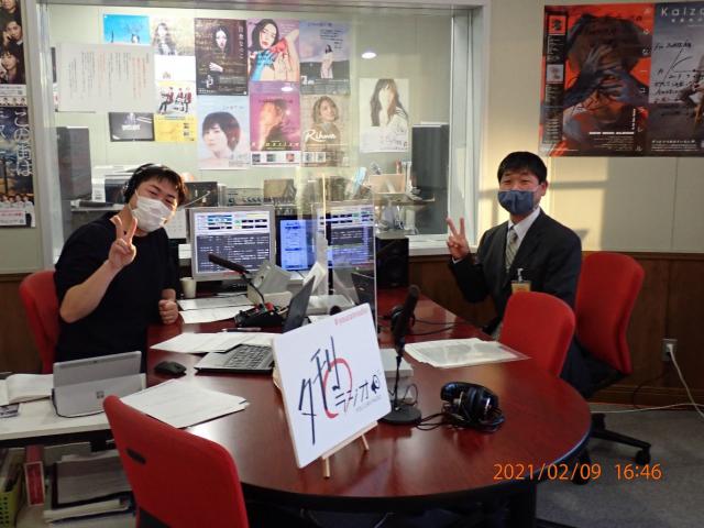 パーソナリティの高野さん（左）と小野主任研究員（右）