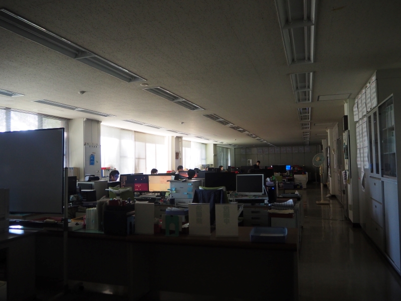 写真1_昼休み時の消灯の様子