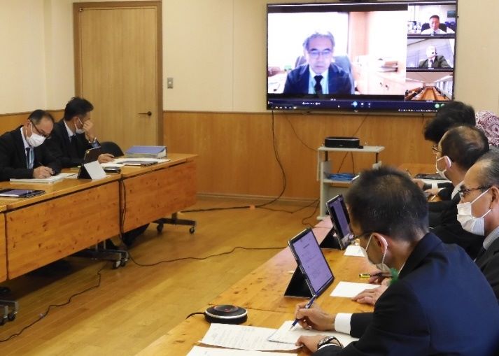 タブレット端末を利用した会議の写真