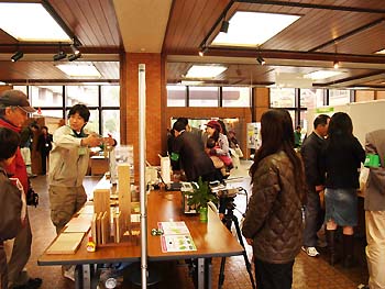 写真2：研究成果パネルコーナー2