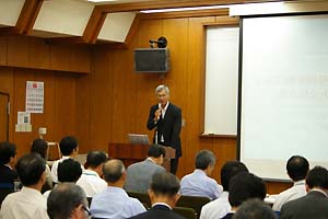 写真2：林野庁津元森林整備部長の祝辞