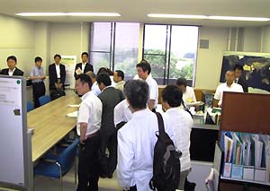写真6：REDD研究センターの見学