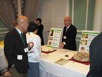 写真4：食材の展示・説明会場2