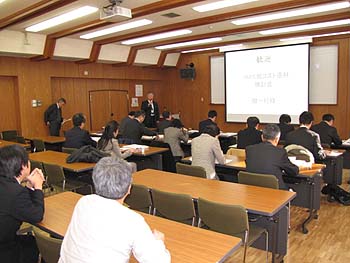 写真1：研究担当理事から歓迎の挨拶