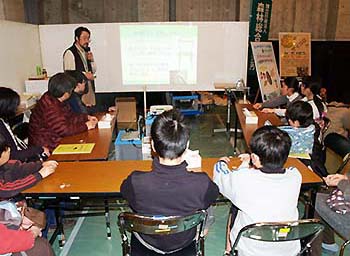 写真2：「うしくサイエンスフェスタ2013」会場の様子