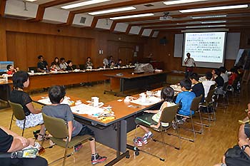 写真1：夏休み昆虫教室1