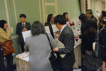 写真6：第II部 交流会 試食後の質疑応答の様子