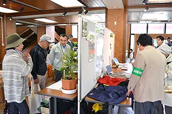 写真1：研究成果パネルその1