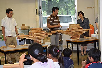 写真2：風雨橋の模型