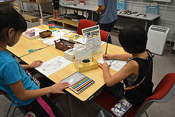 写真7：大好評♪塗り絵コーナー うまく塗れたかな？