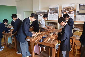 写真3：木の橋を作ってみよう！3