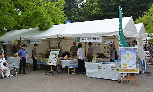 写真1：森林総合研究所の出展ブース