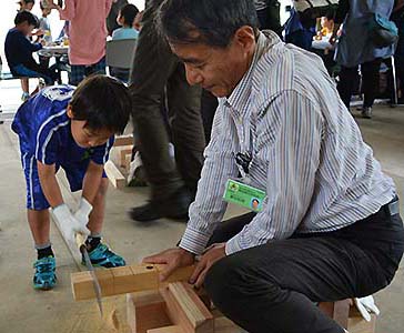 夏休み木工体験の様子1