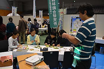 写真3：紙芝居「森のおはなし」