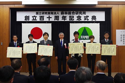 写真9：理事長賞受賞者の記念写真