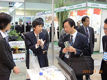 写真1：アグリビジネス創出フェア2015出展の様子1