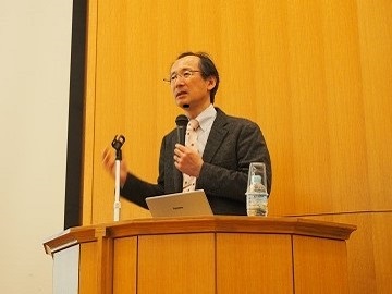 基調講演の様子の写真
