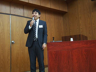 写真03:第2回セミナーの様子講演テーマ「オフィス空間による働き方改革・健康経営、木質化によるアプローチ」