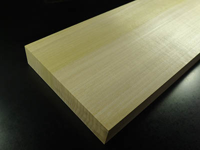 写真5：ユリノキの柾目板